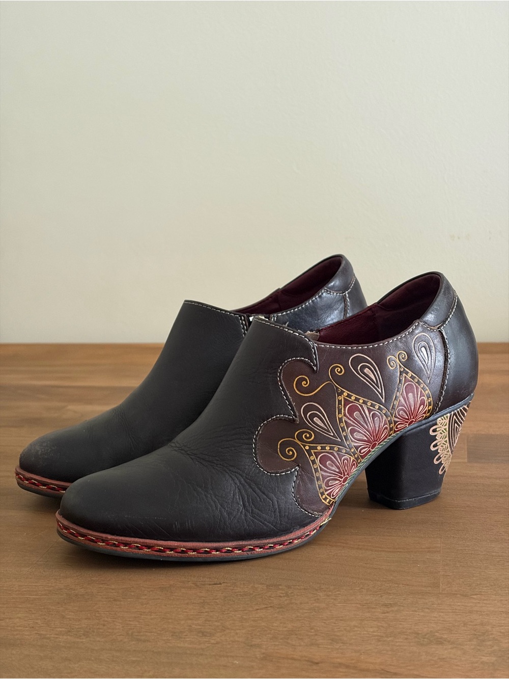 L'Artiste Spring Step Zami Black Leather Hand Painted Floral Booties EU 38 USA 8